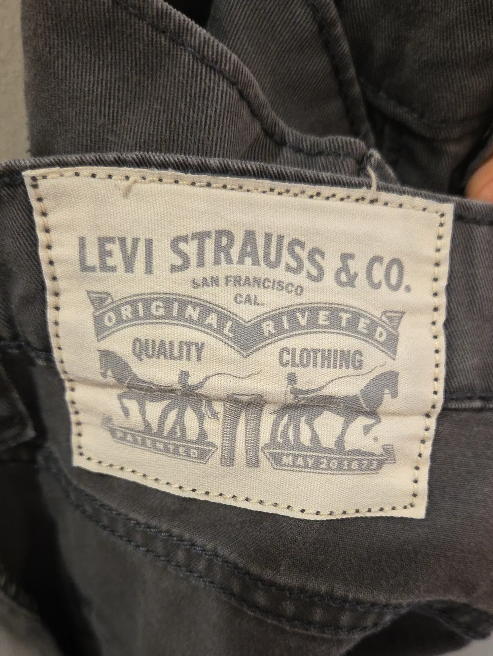 Levis Mens Chino Pants Charcoal Gray Straight Leg 13151-0083 32x32